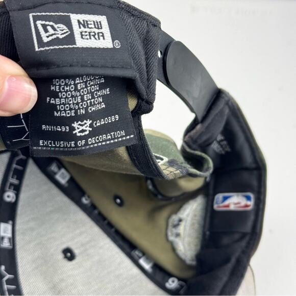 New Era Camouflage Chicago Bulls Patch Logo NBA Eastern Conference Trucker Hat - Picture 5 of 5